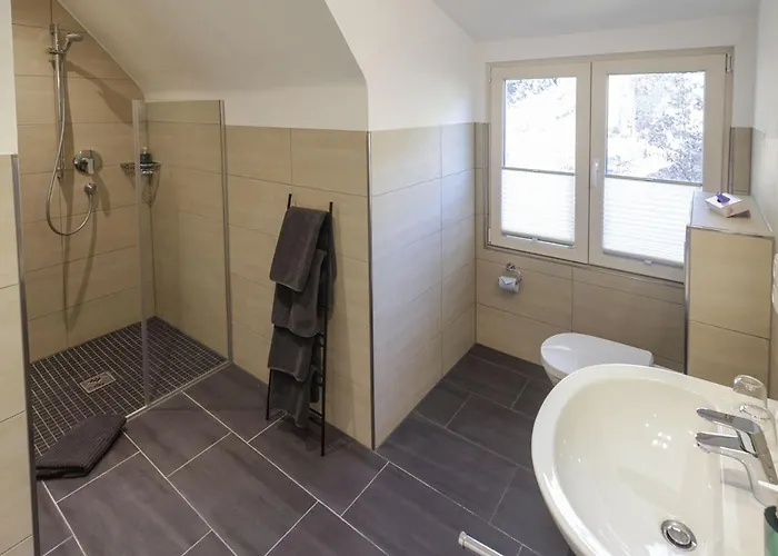 Residenz Kirchberg ゲストハウス アーデナウ